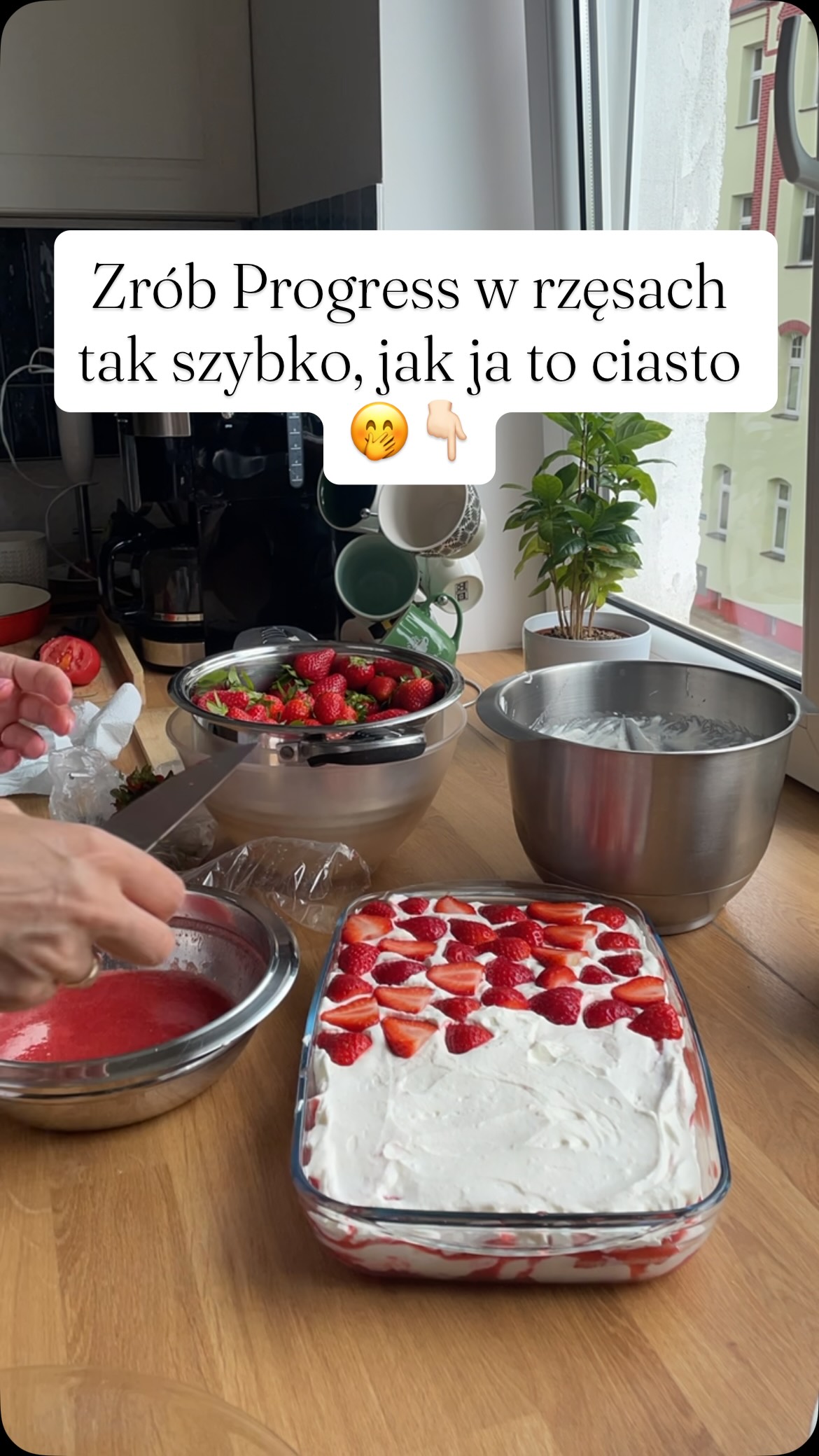 Twoje prace pozostawiają wiele do życzenia? Pora to zmienić🙌🏻  Od 10 lat działam w branży rzęsowej. Pomagam stylistkom w ich rozwoju. Pracujemy stacjonarnie lub zdalnie. Dzięki mojemu flagowemu szkoleniu online „Stylizacja rzęs w pigułce” znaczna część stylistek już dziś widzi efekty w swoich stylizacjach.  Dziewczyny poprawiły:
- kierunki
- trwałość aplikacji 
- jakość stylizacji 
zrozumiały czym jest praca z klejem, pracują szybciej a nawet zyskały sporo nowych klientek.  Dodatkowo rozruszamy Twoje sociale, omówimy tematy prowadzenia działalności i skupimy się na działaniach które dziś są istotne dla stylistek rzęs🙌🏻  Skomentuj rolkę lub napisz do mnie aby dowiedzieć się więcej  #rzęsy #stylistkarzes #rzęsy2d #szkolenierzesyonline #kurs