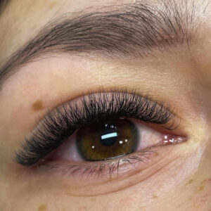 Stylizacja rzęs metodą volume