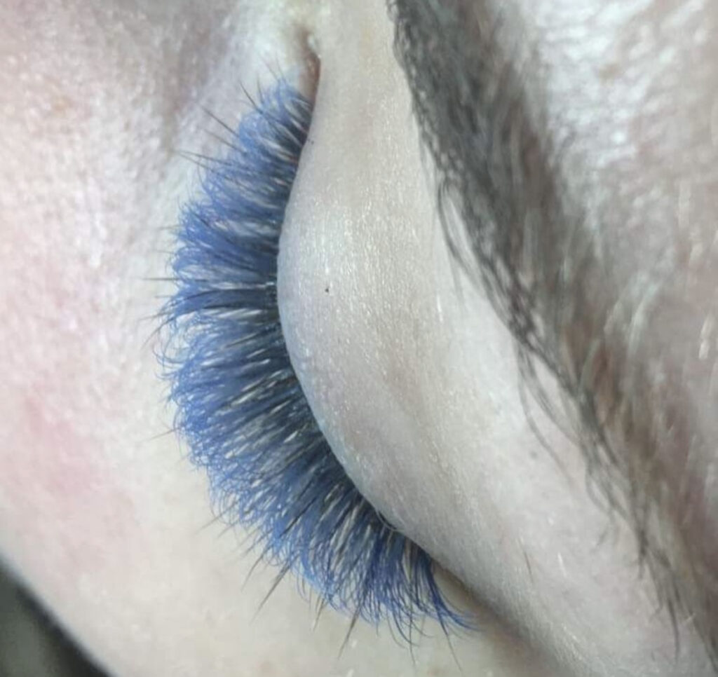 Niebieska Stylizacja Rzęs