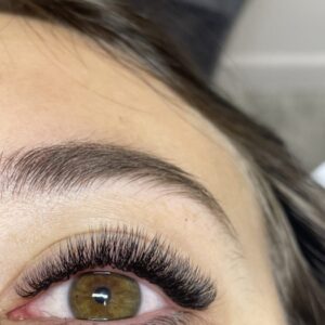 Przedłużanie i zagęszczanie rzęs