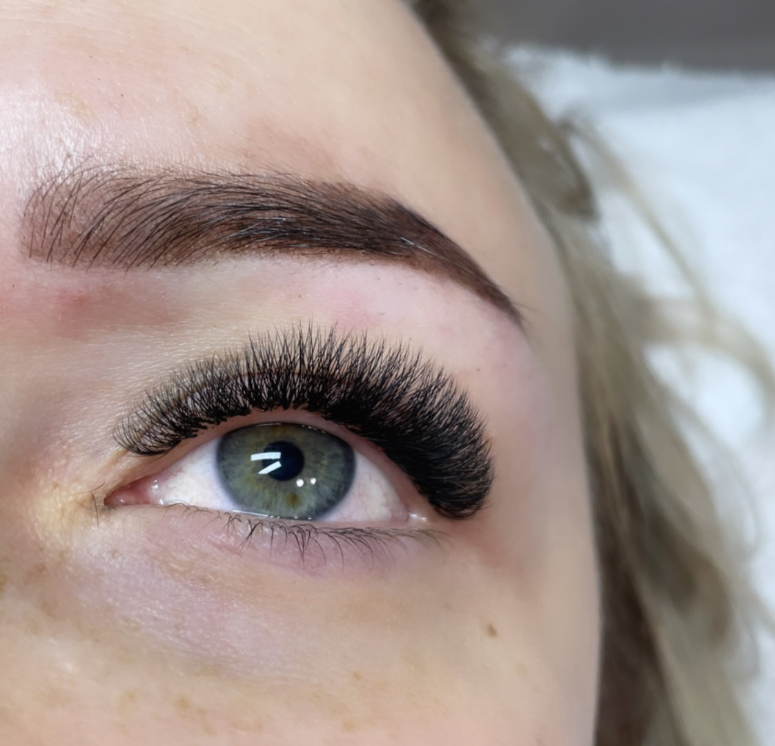 Zdjęcie nierówna linia rzęs, stylizacja rzęs 2/3d. Twoje prace nie są dość dobre!